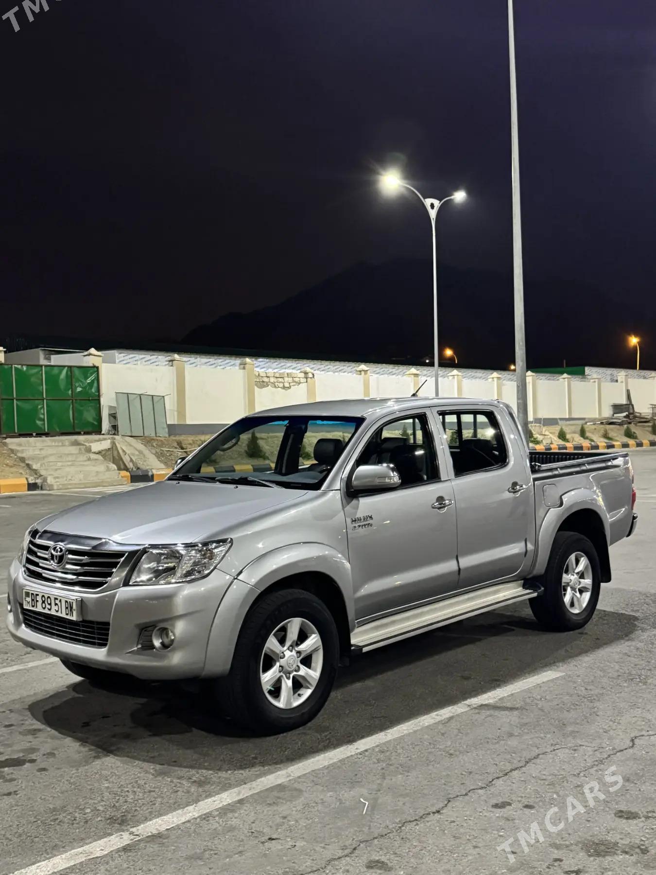 Toyota Hilux 2015 - 380 000 TMT - Türkmenbaşy - img 3