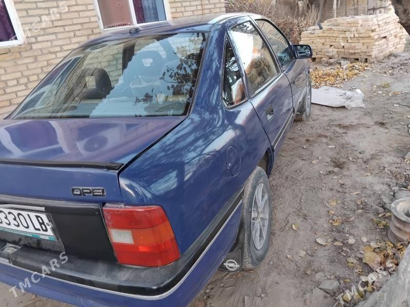 Opel Vectra 1990 - 40 000 TMT - Дянев - img 2