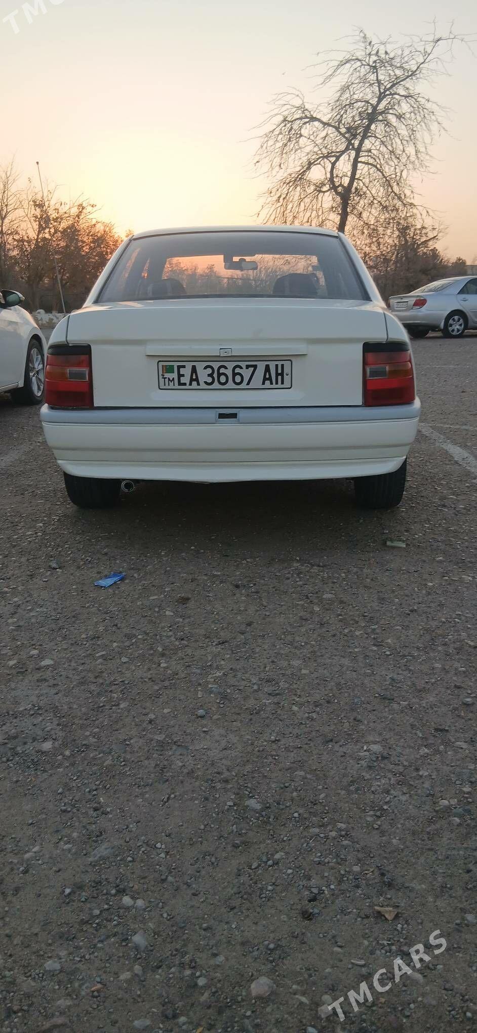 Opel Vectra 1990 - 32 000 TMT - Бахарден - img 3