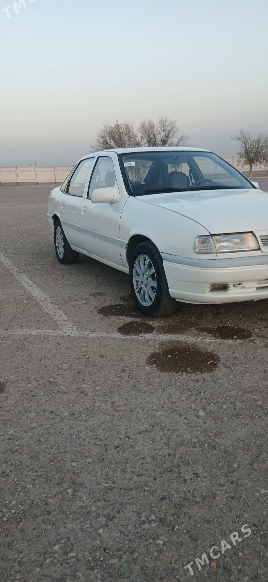 Opel Vectra 1990 - 32 000 TMT - Бахарден - img 2