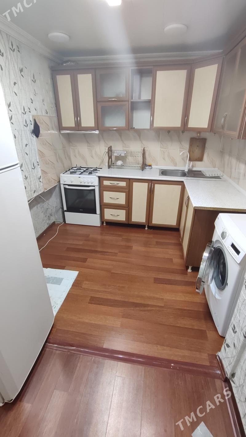 Продам квартиру 4мкр 1 этаж - 4 мкр - img 2