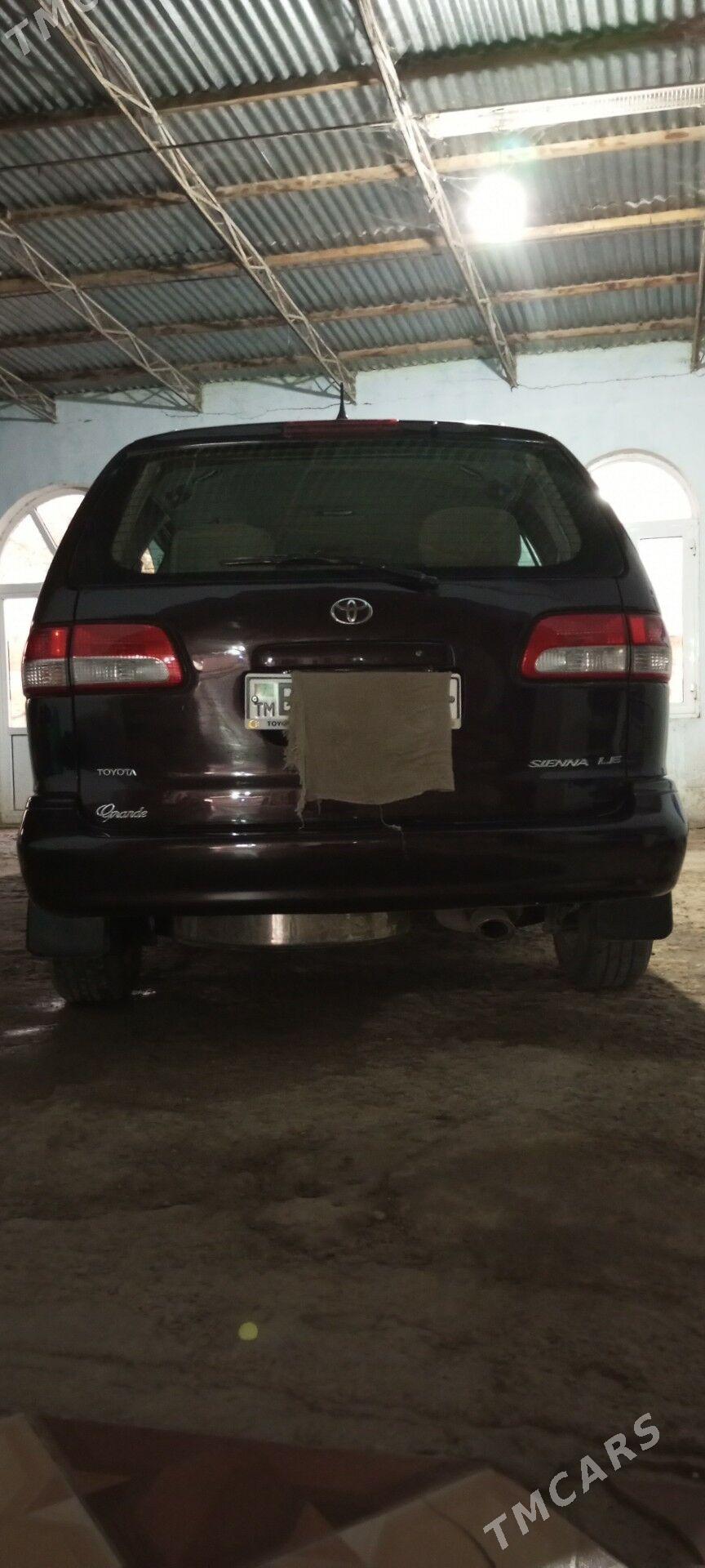 Toyota Sienna 2002 - 220 000 TMT - Дянев - img 2