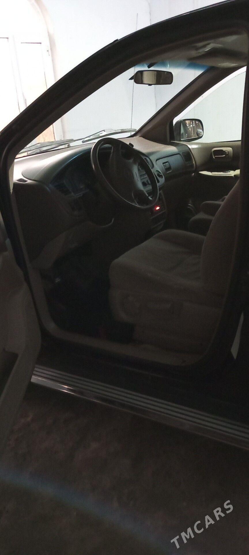 Toyota Sienna 2002 - 220 000 TMT - Дянев - img 7