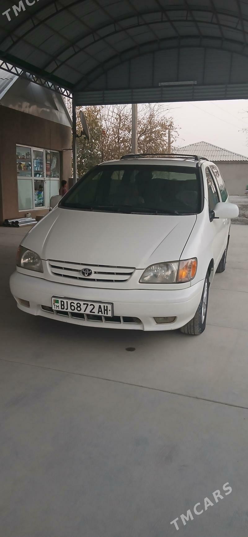 Toyota Sienna 2002 - 165 000 TMT - Теджен - img 1