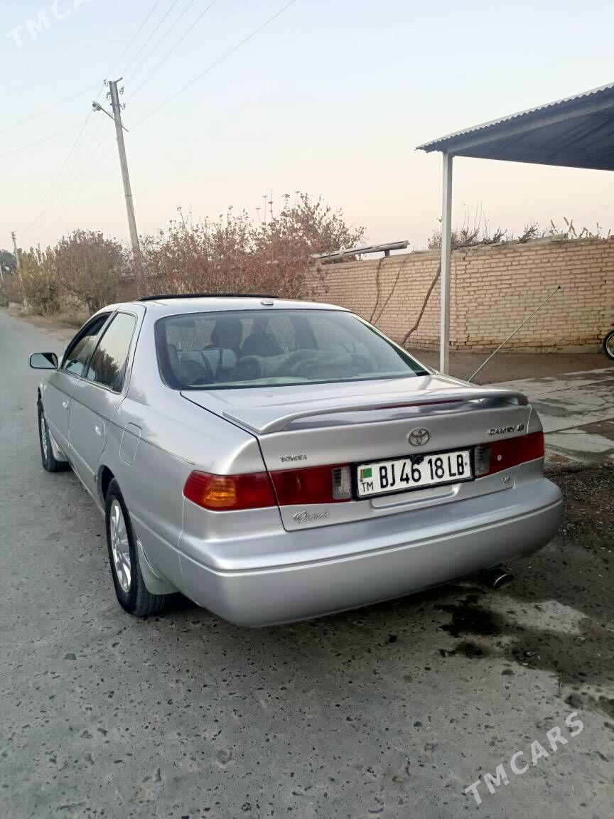 Toyota Camry 2001 - 130 000 TMT - Dänew - img 1