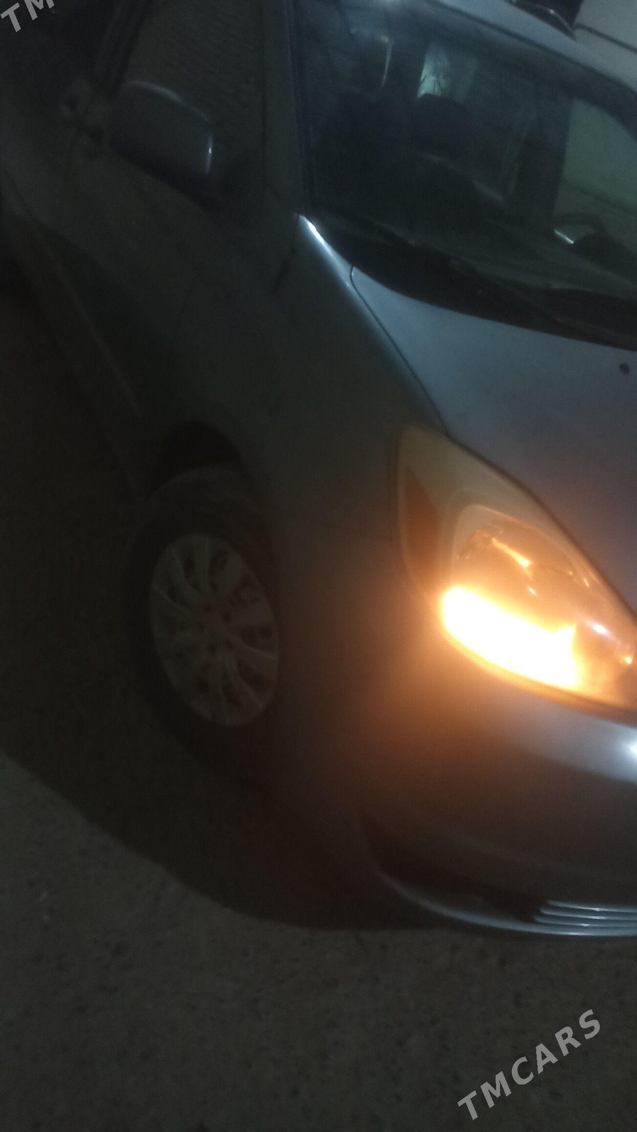 Toyota Sienna 2004 - 190 000 TMT - Туркменгала - img 3