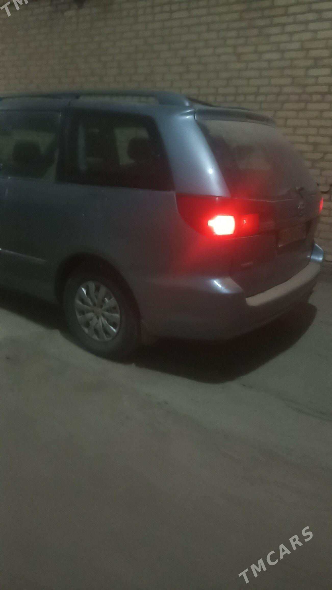 Toyota Sienna 2004 - 190 000 TMT - Туркменгала - img 5
