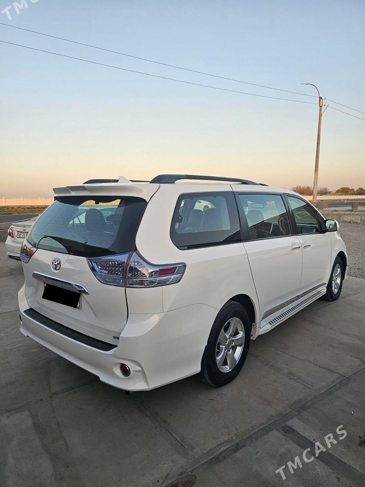Toyota Sienna 2019 - 400 000 TMT - Мары - img 2