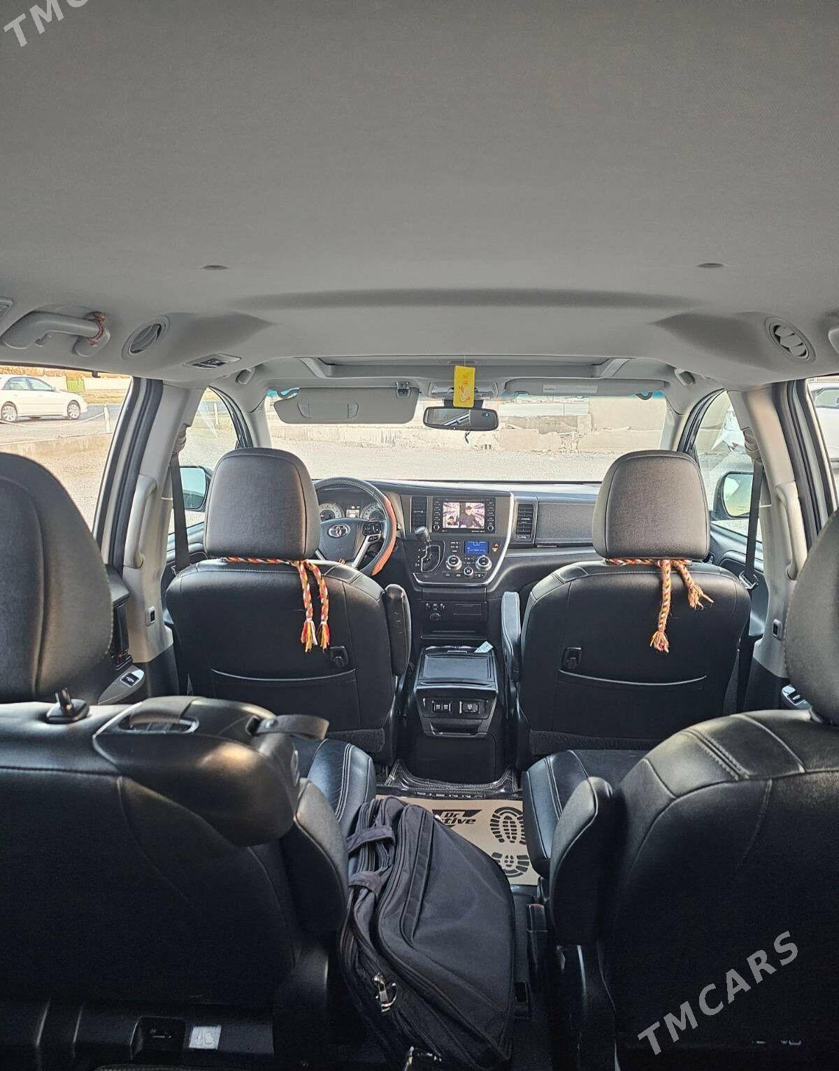 Toyota Sienna 2019 - 400 000 TMT - Мары - img 6