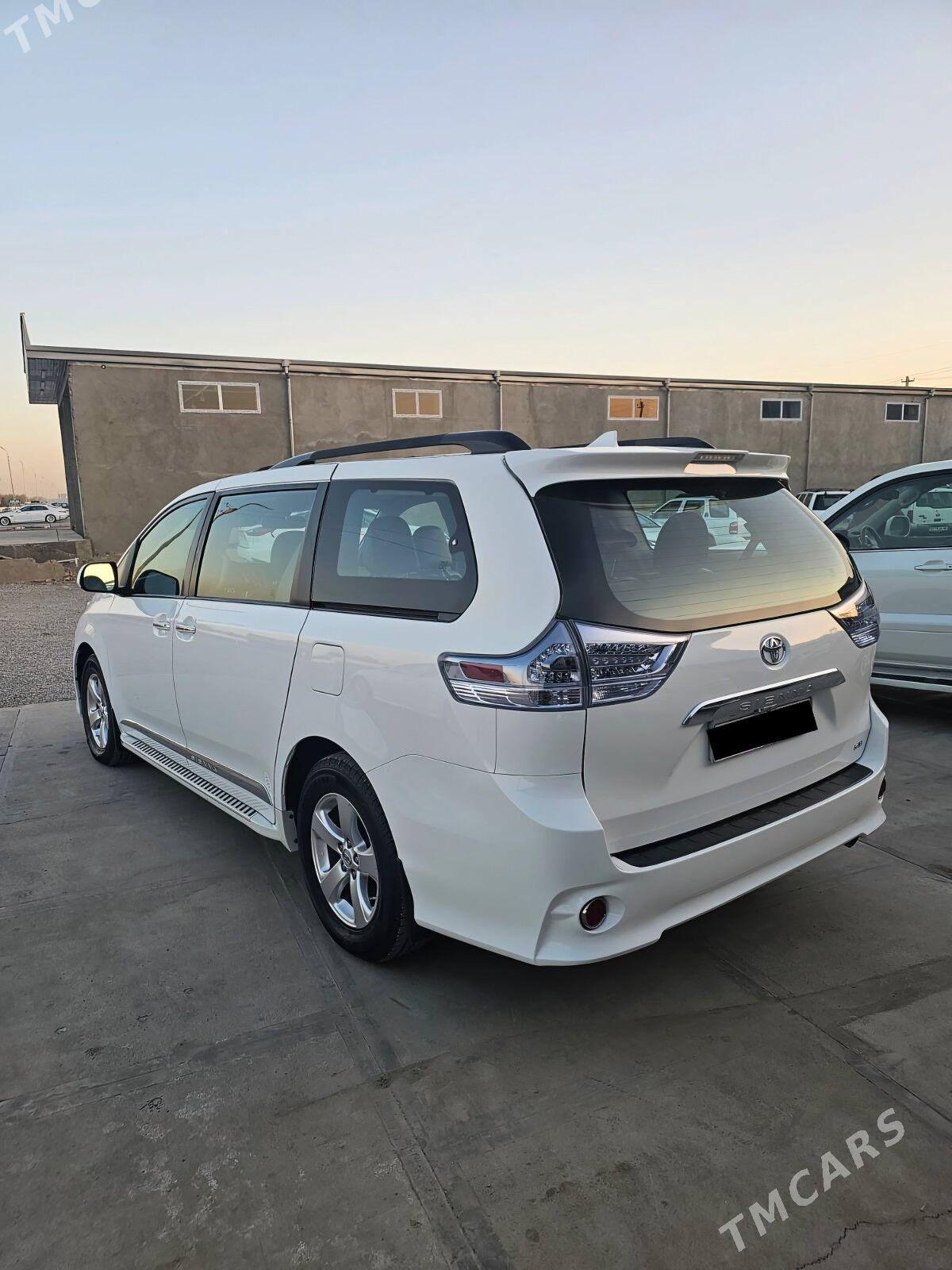 Toyota Sienna 2019 - 400 000 TMT - Мары - img 4