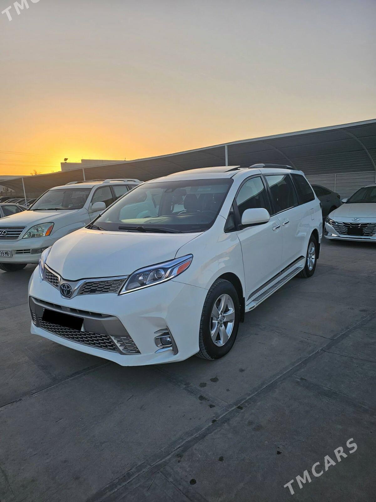 Toyota Sienna 2019 - 400 000 TMT - Мары - img 3