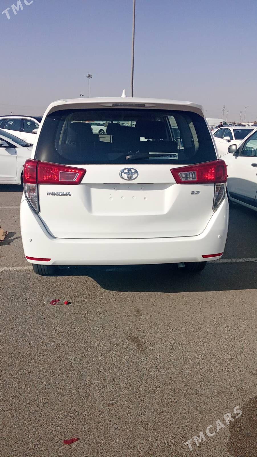 Toyota Innova 2022 - 280 000 TMT - "Altyn Asyr" Gündogar bazary (Jygyllyk) - img 3