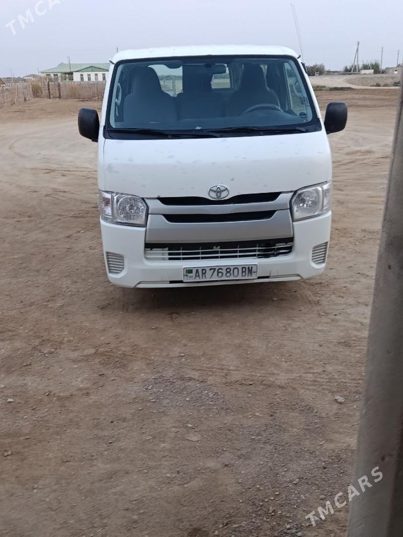 Toyota Hiace 2007 - 200 000 TMT - Etrek - img 4