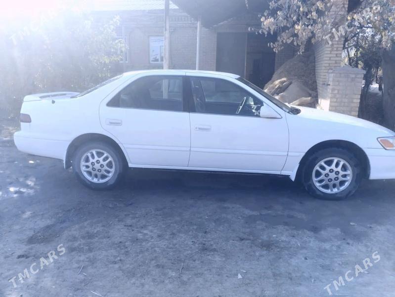 Toyota Camry 1998 - 125 000 TMT - Halaç - img 2