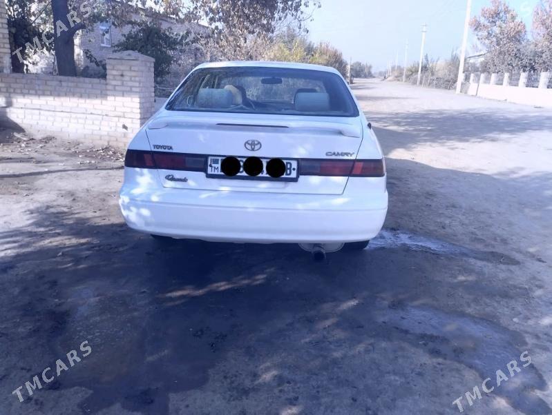 Toyota Camry 1998 - 125 000 TMT - Halaç - img 3