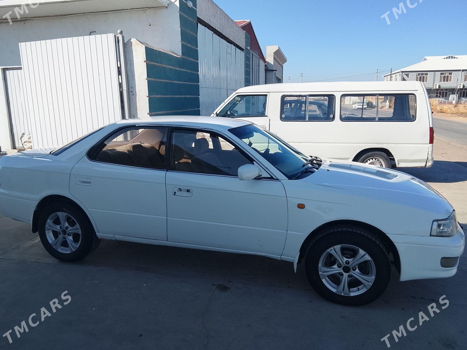 Toyota Vista 1995 - 60 000 TMT - Ёлётен - img 5