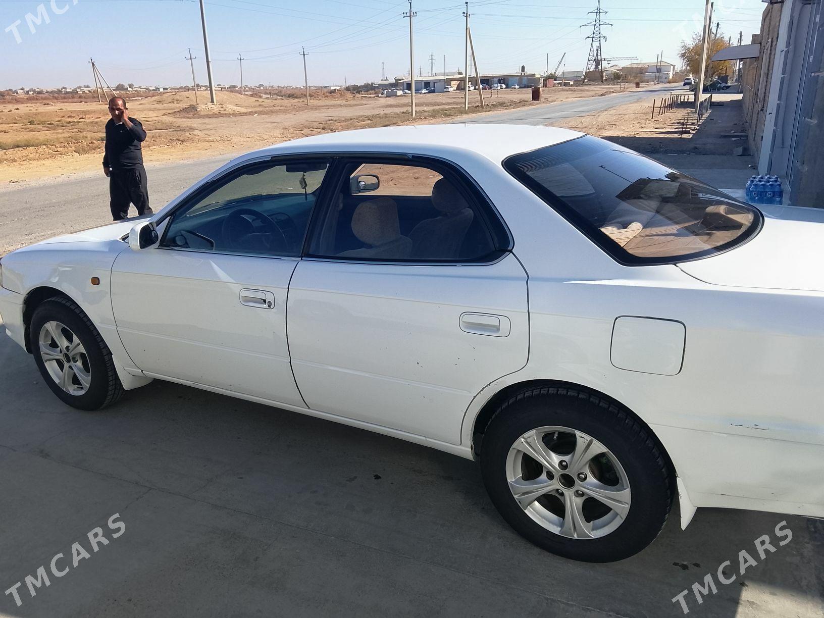 Toyota Vista 1995 - 60 000 TMT - Ёлётен - img 2