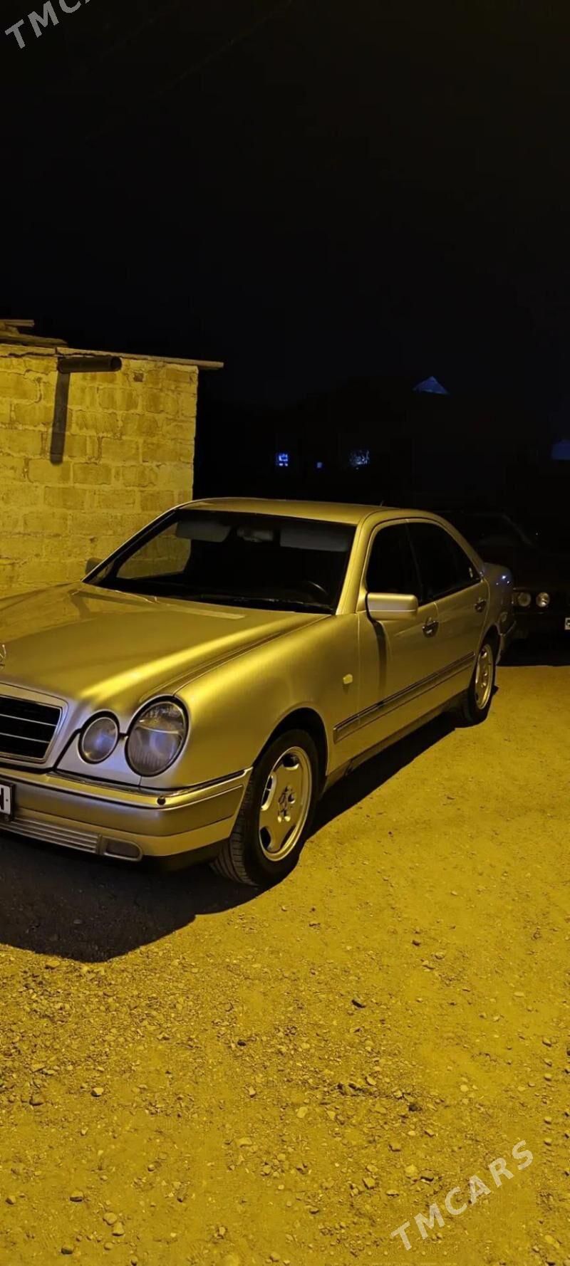 Mercedes-Benz E320 1997 - 110 000 TMT - Balkanabat - img 6