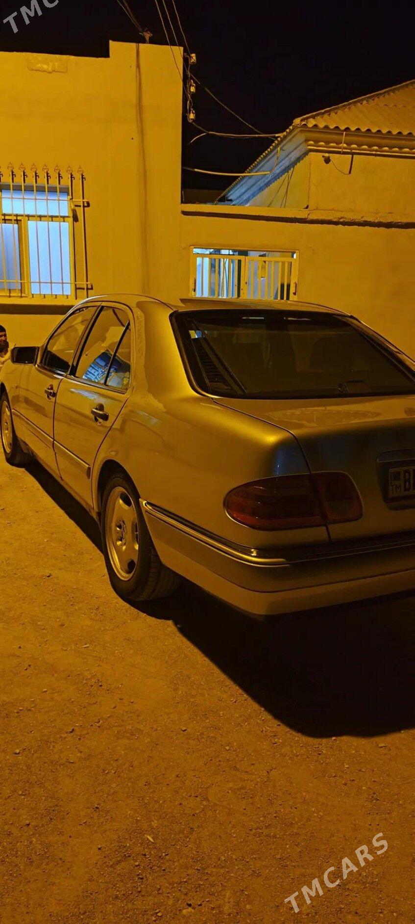 Mercedes-Benz E320 1997 - 110 000 TMT - Balkanabat - img 8