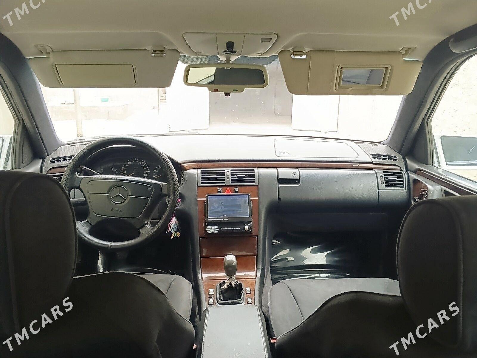 Mercedes-Benz E320 1997 - 110 000 TMT - Balkanabat - img 9
