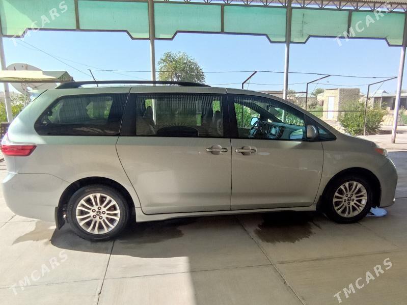 Toyota Sienna 2020 - 500 000 TMT - Мары - img 4