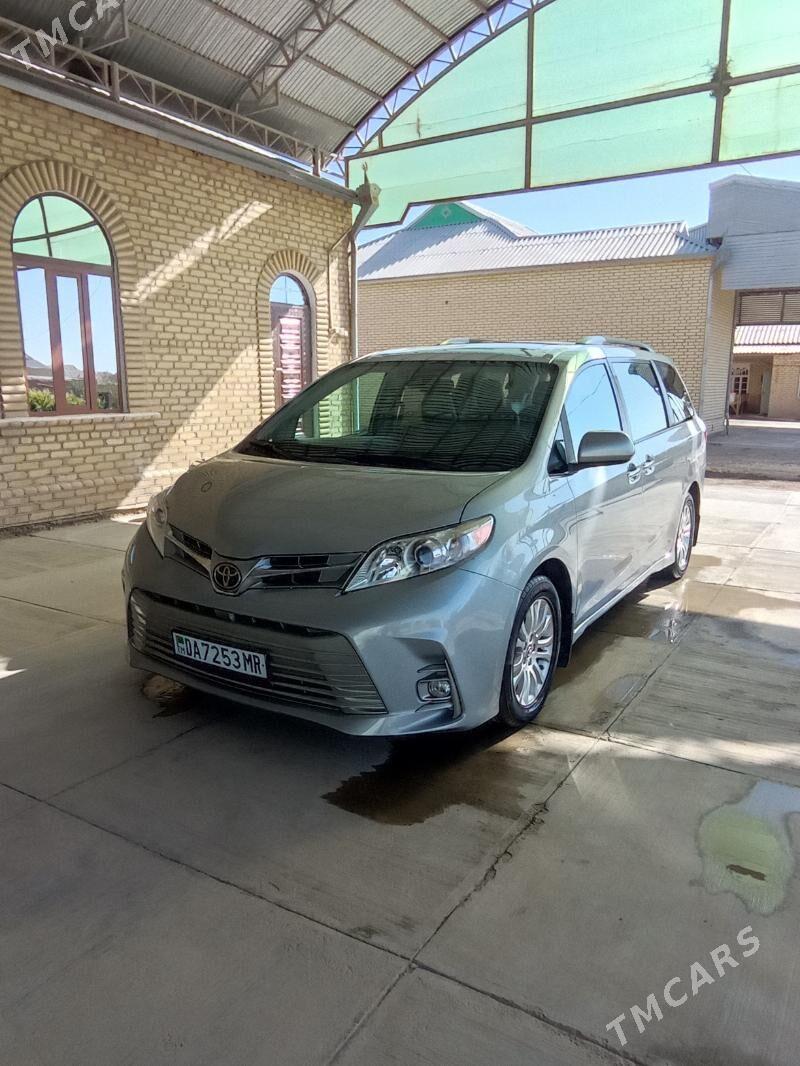 Toyota Sienna 2020 - 500 000 TMT - Мары - img 3