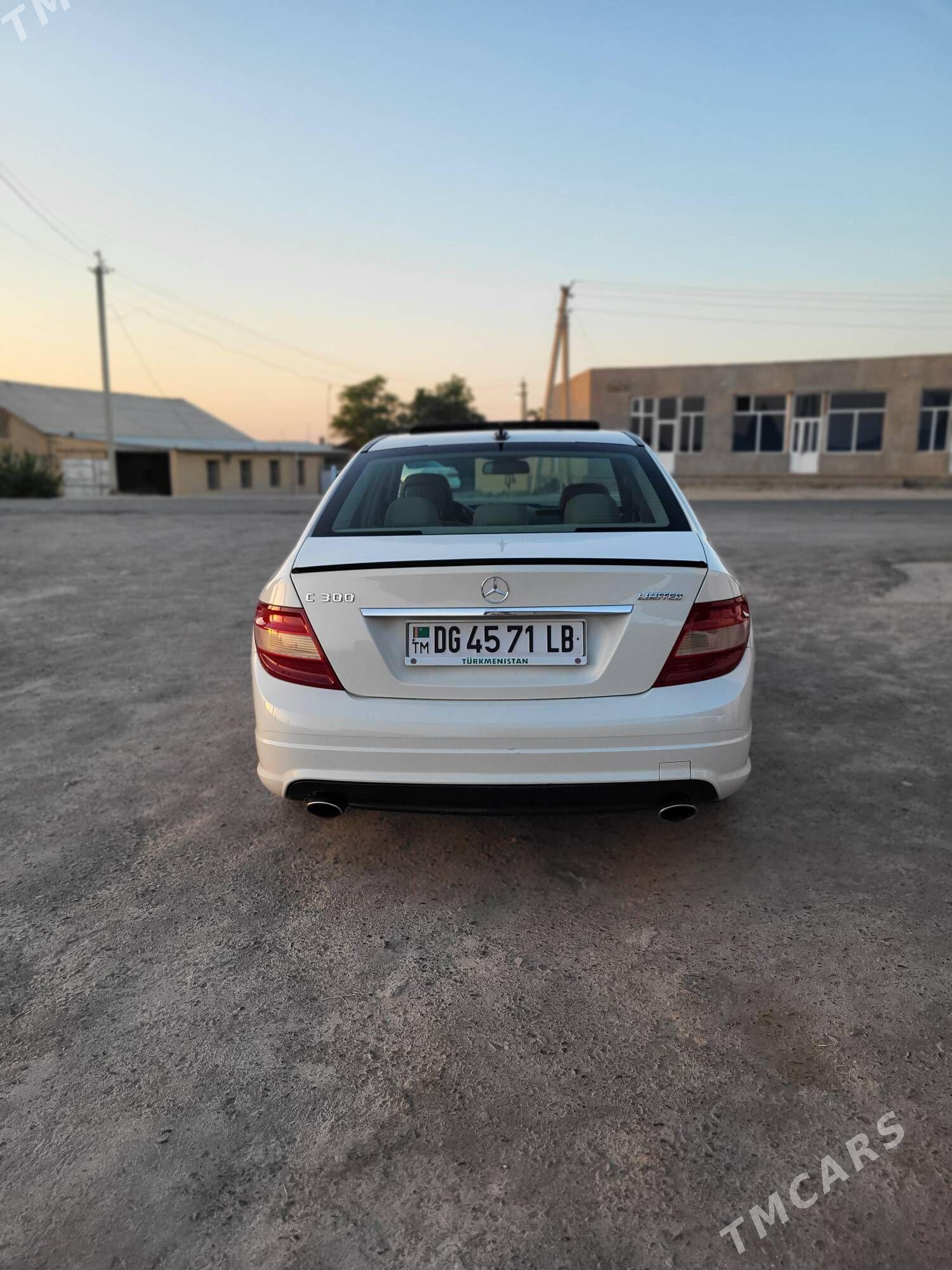 Mercedes-Benz C300 2010 - 230 000 TMT - Туркменабат - img 3