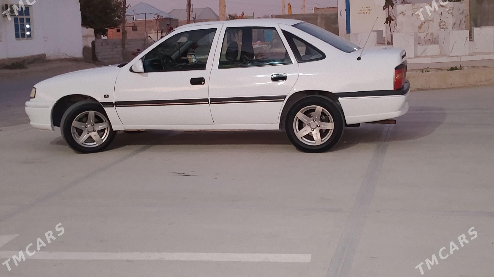 Opel Vectra 1992 - 45 000 TMT - Бахарден - img 4