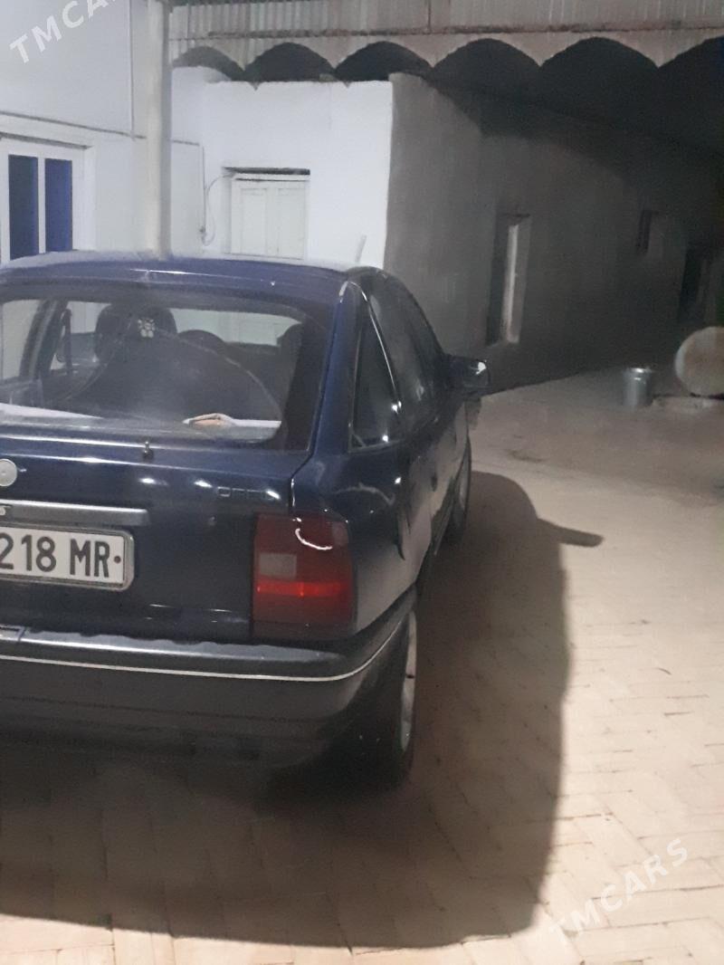 Opel Vectra 1992 - 30 000 TMT - Мургап - img 4