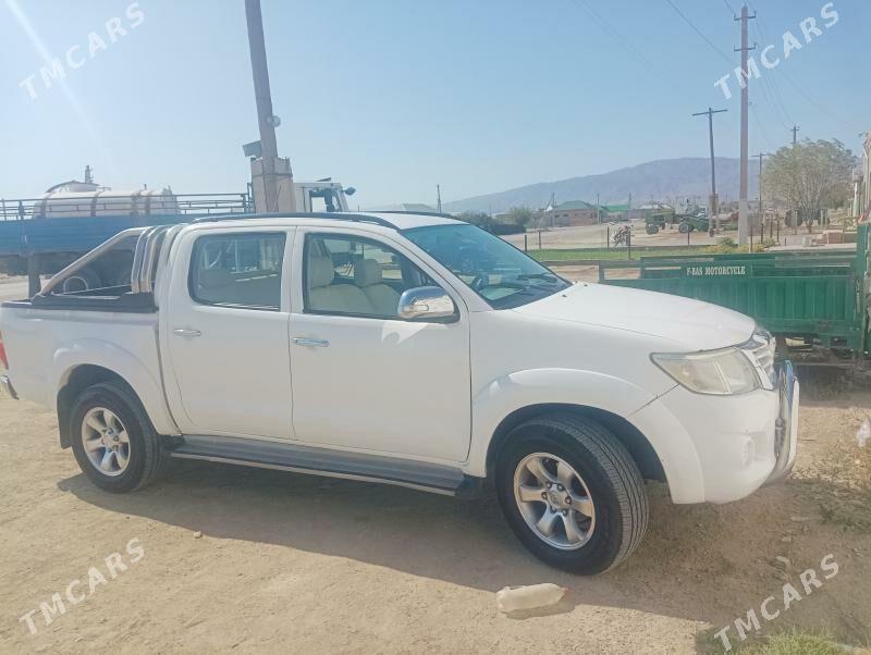 Toyota Hilux 2012 - 240 000 TMT - Bäherden - img 4