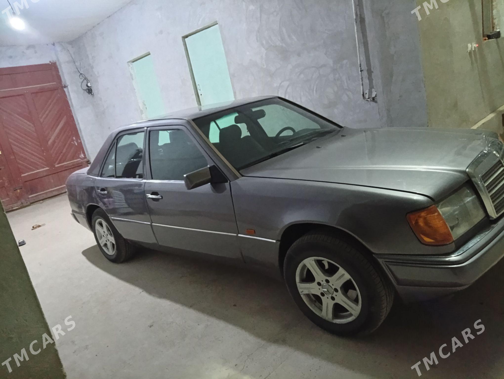 Mercedes-Benz W123 1991 - 40 000 TMT - Дянев - img 2