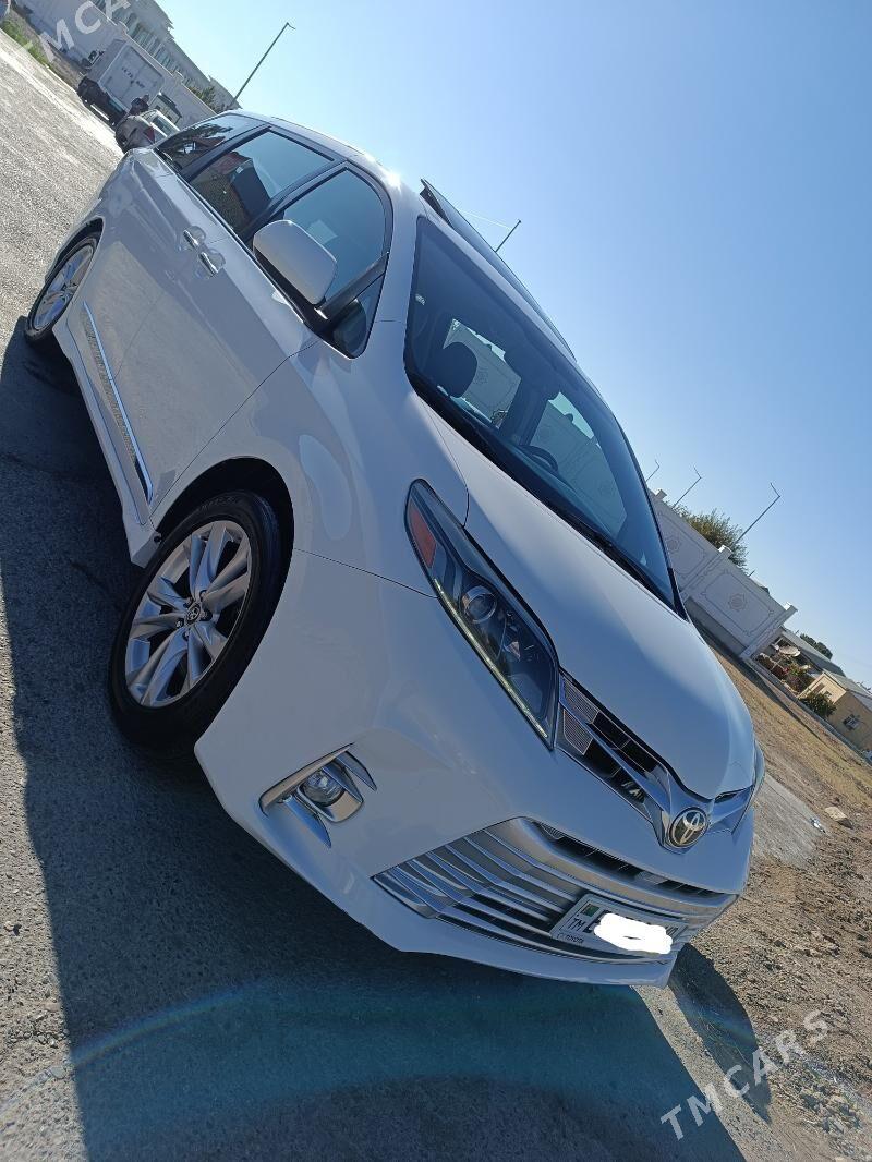 Toyota Sienna 2017 - 430 000 TMT - Мары - img 7