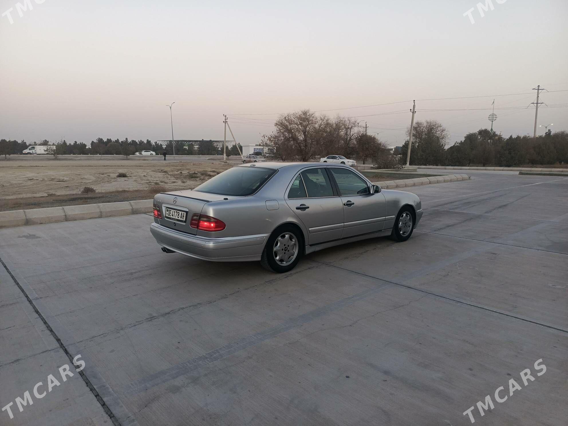Mercedes-Benz E320 2001 - 95 000 TMT - Бахарден - img 4