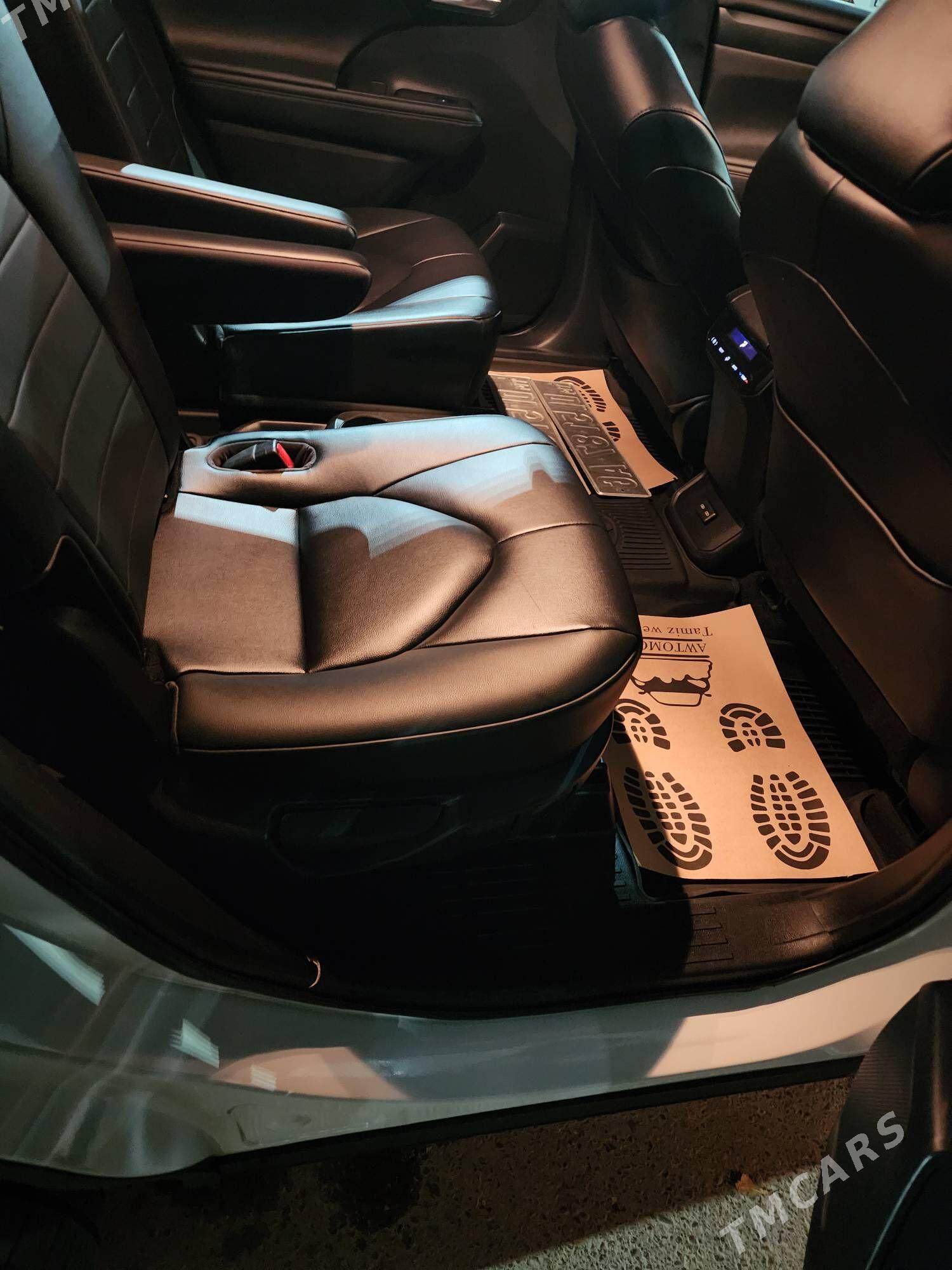 Toyota Highlander 2023 - 460 000 TMT - Aşgabat - img 8