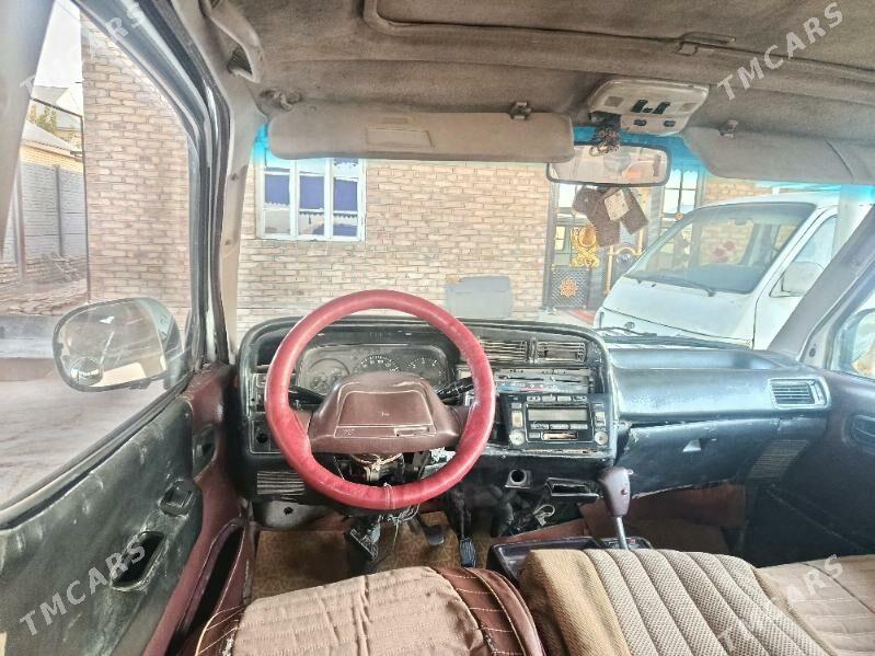 Toyota Hiace 1993 - 60 000 TMT - Мары - img 4