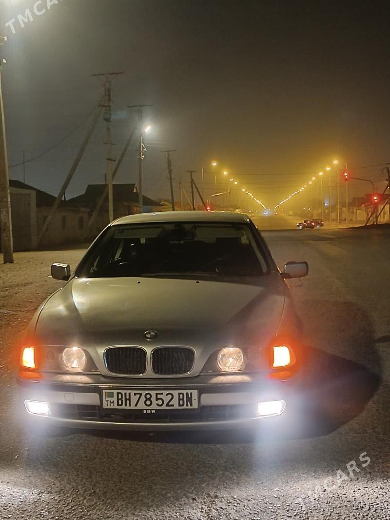 BMW E39 1998 - 115 000 TMT - Балканабат - img 1