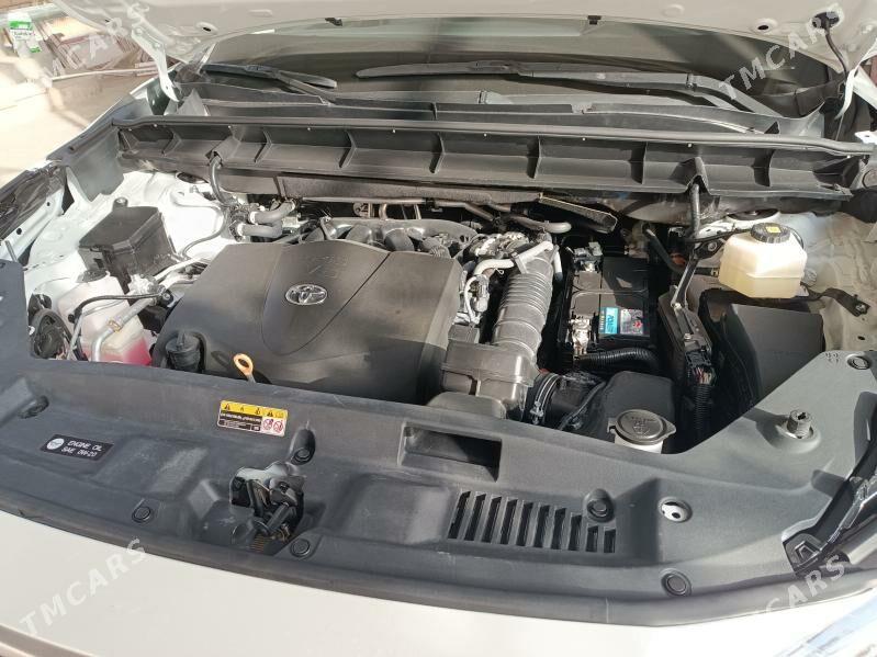 Toyota Highlander 2022 - 540 000 TMT - Мары - img 4