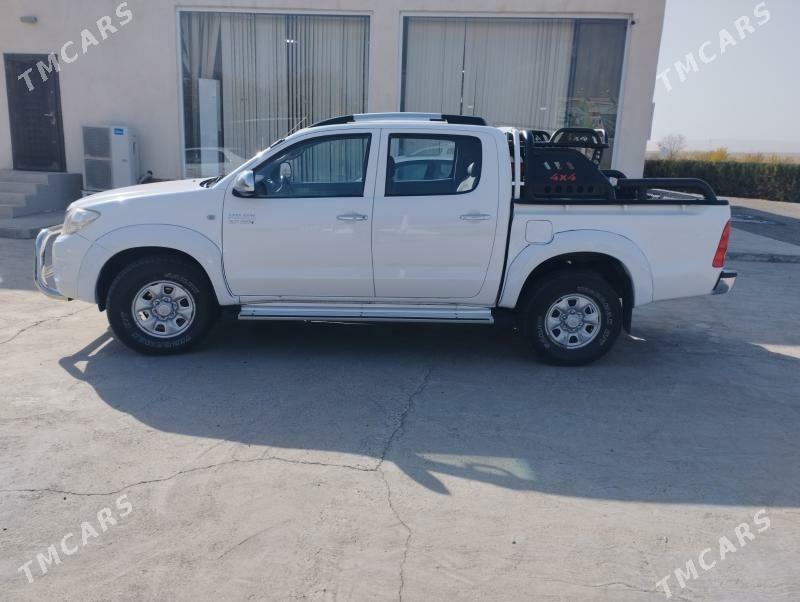 Toyota Hilux 2011 - 325 000 TMT - Tagtabazar - img 2