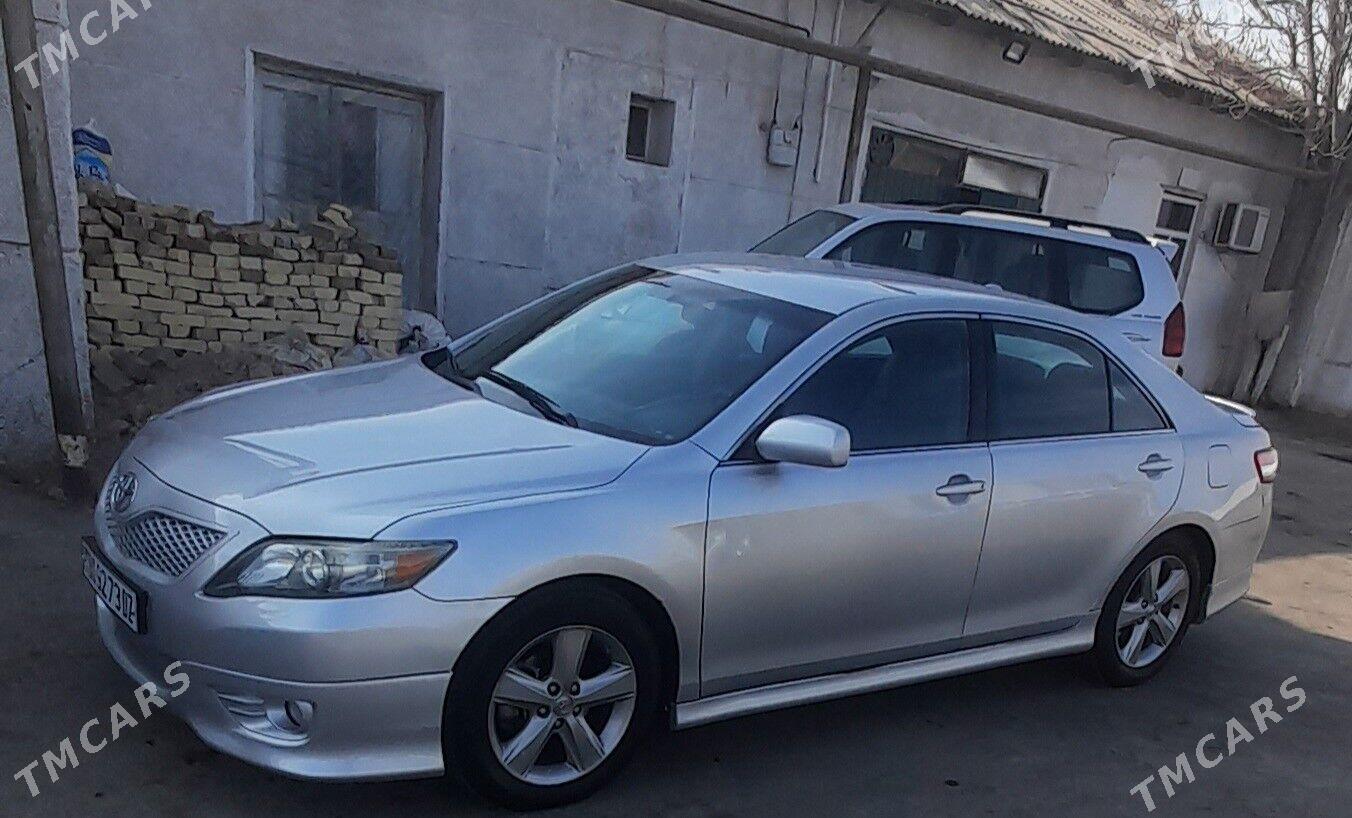 Toyota Camry 2010 - 200 000 TMT - Дашогуз - img 3
