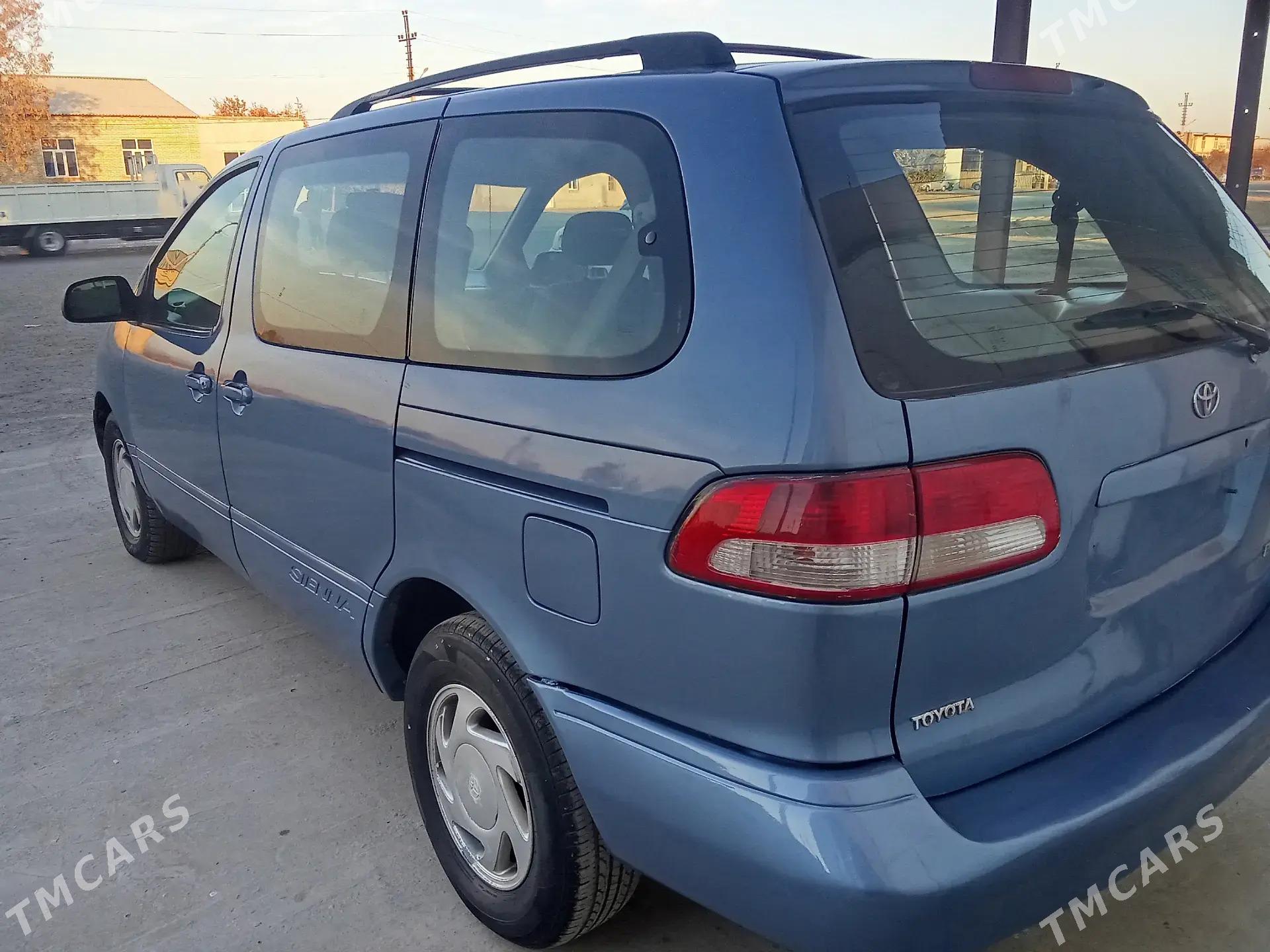 Toyota Sienna 2002 - 174 000 TMT - Türkmenabat - img 2