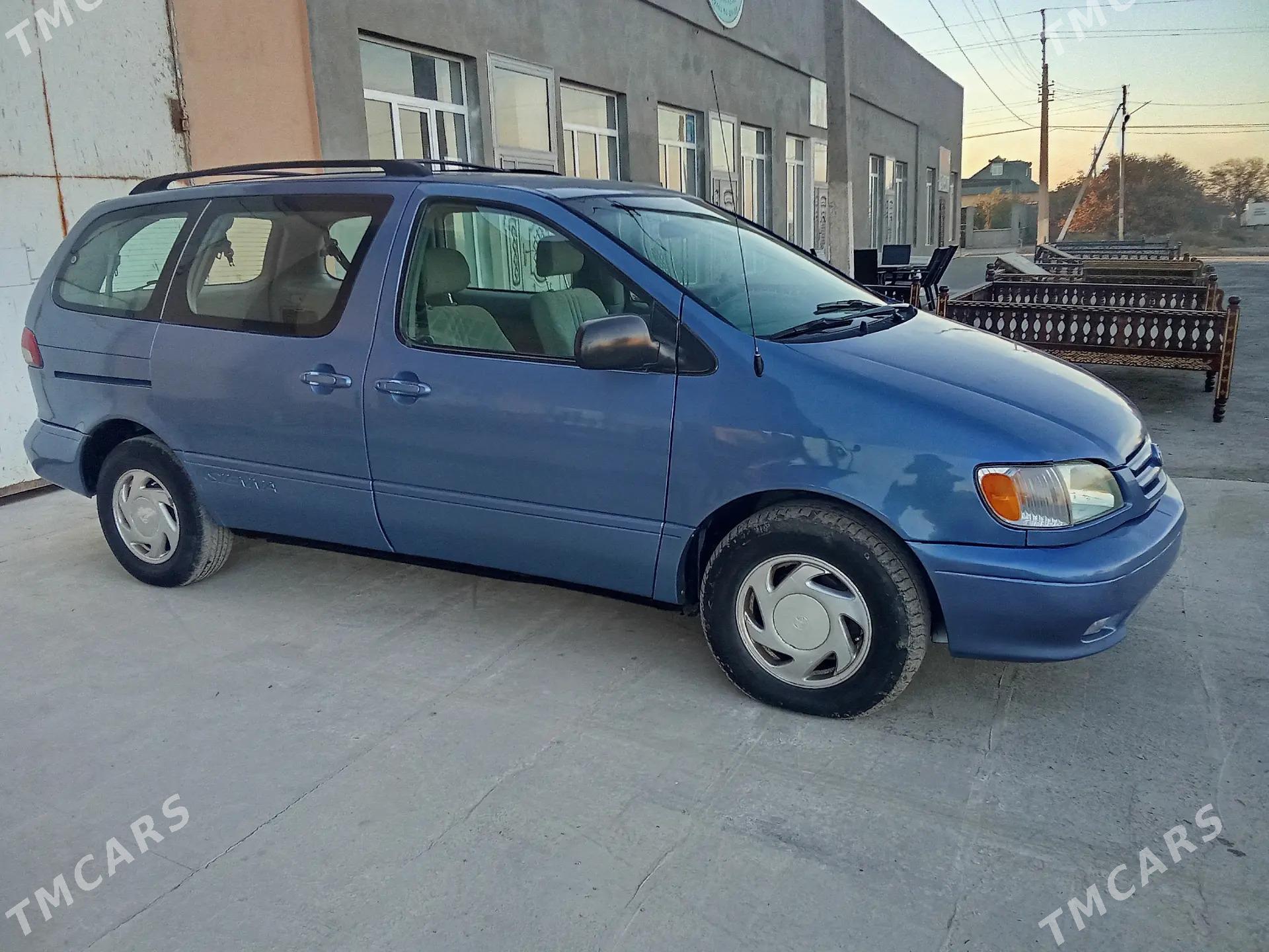 Toyota Sienna 2002 - 174 000 TMT - Türkmenabat - img 1