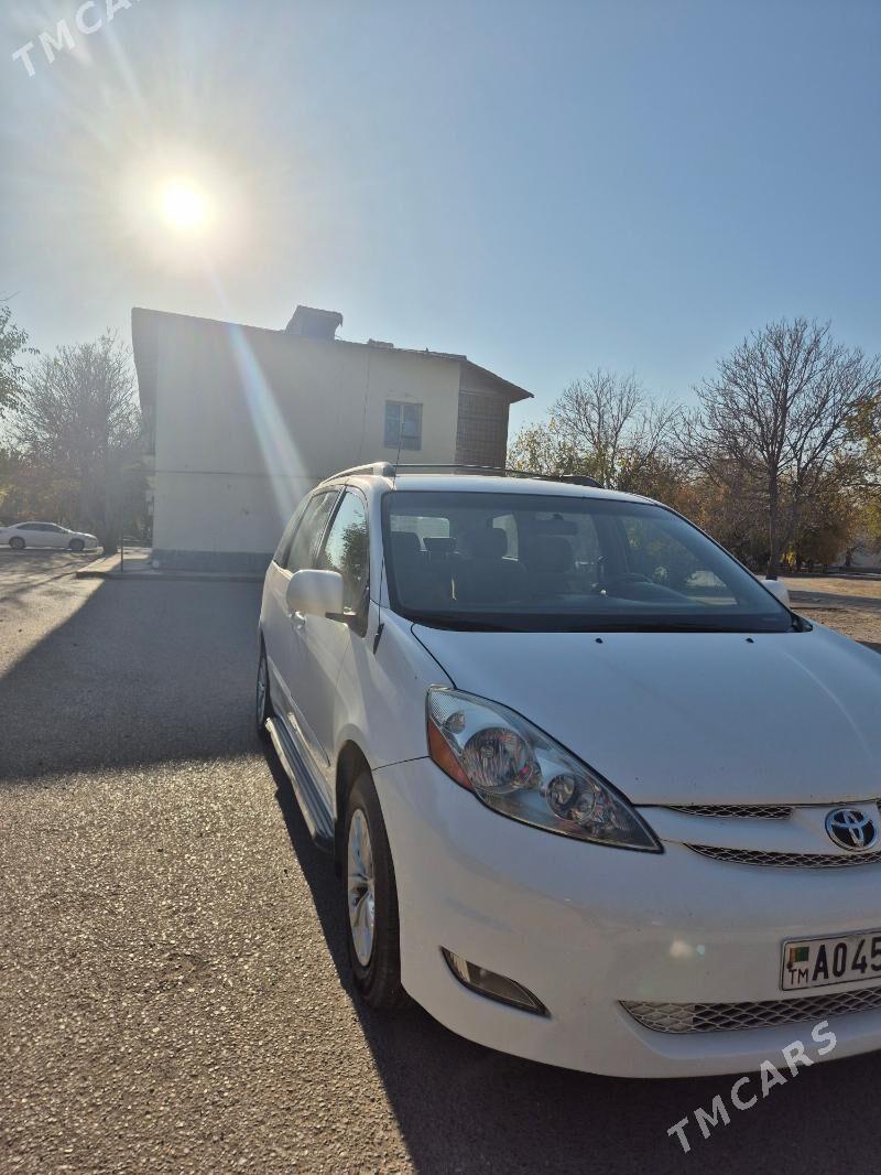 Toyota Sienna 2006 - 270 000 TMT - Район ст. Аэропорта, ул. Гагарина - img 2