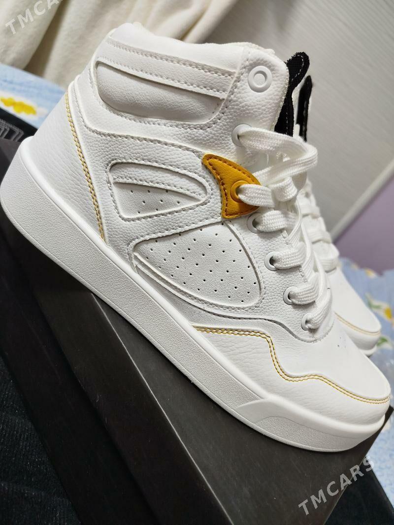 Krasofka oglan - Мир 2 - img 4