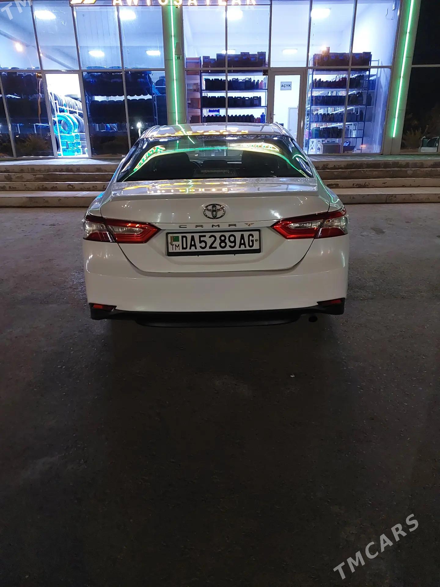 Toyota Camry 2019 - 280 000 TMT - Бузмеин - img 2