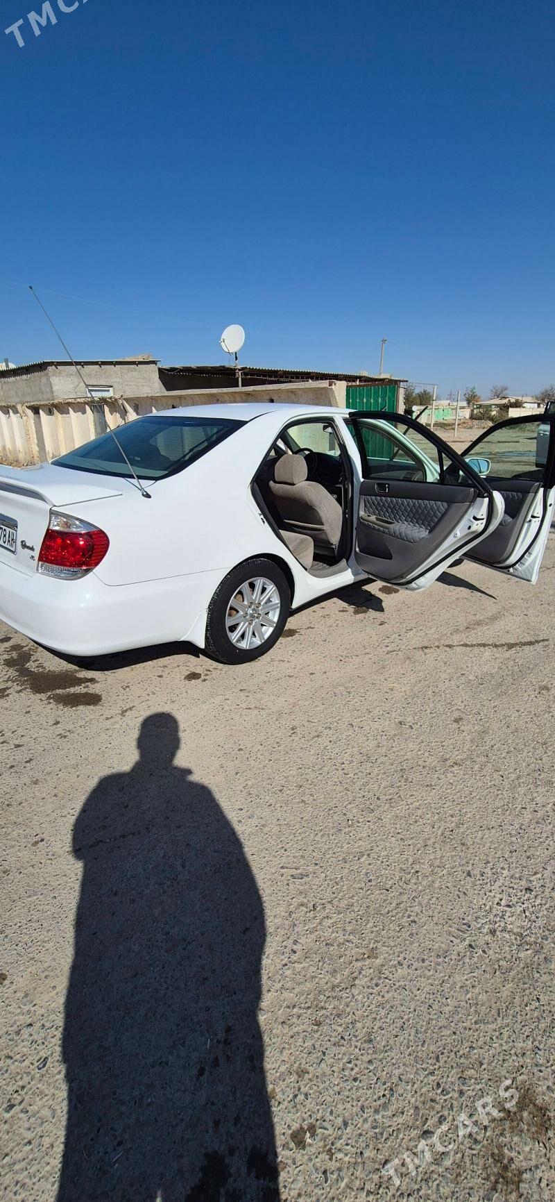 Toyota Camry 2002 - 150 000 TMT - Ак-Бугдайский этрап - img 4