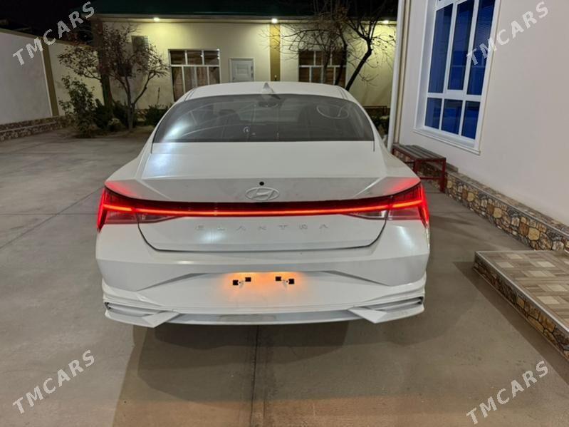 Hyundai Elantra 2022 - 215 000 TMT - Büzmeýin - img 2
