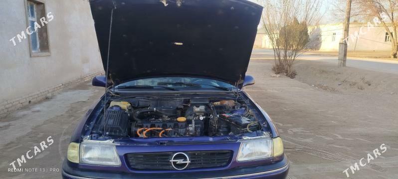 Opel Astra 1997 - 47 000 TMT - Гурбансолтан Едже - img 9