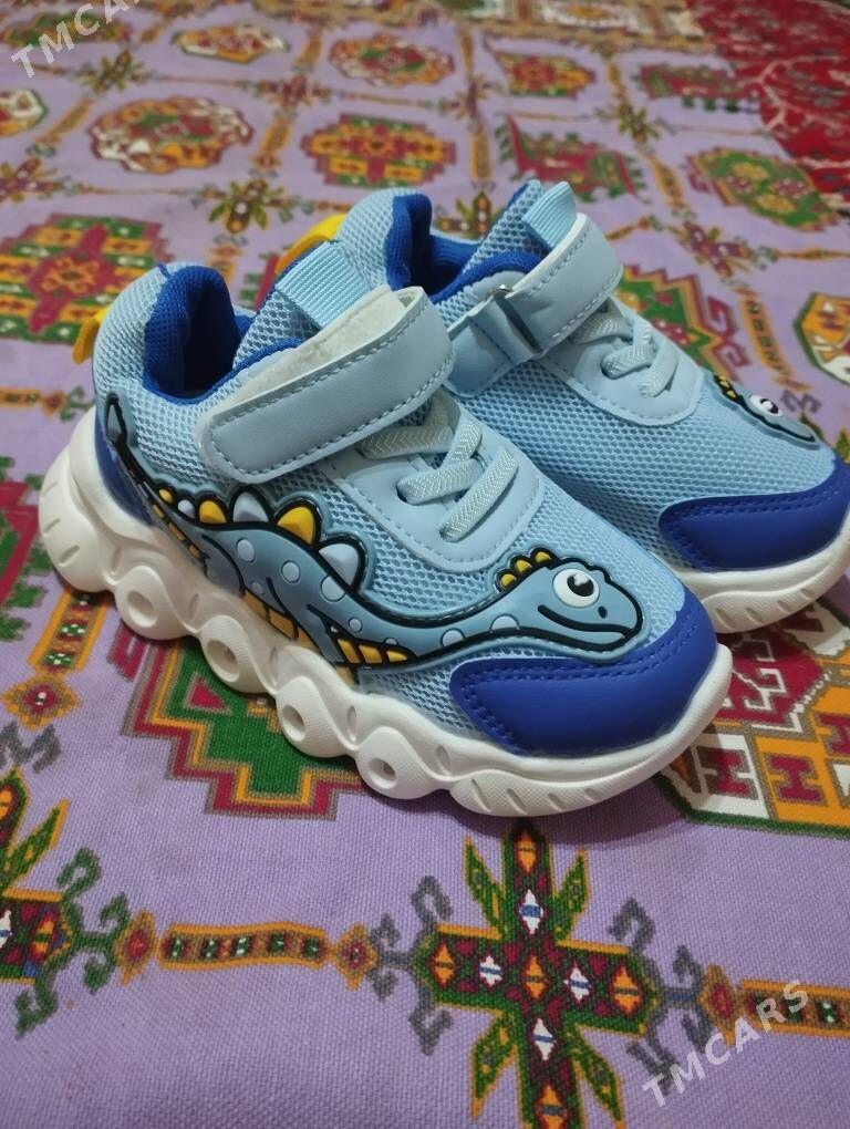 Кроссовки - Туркменбаши - img 2