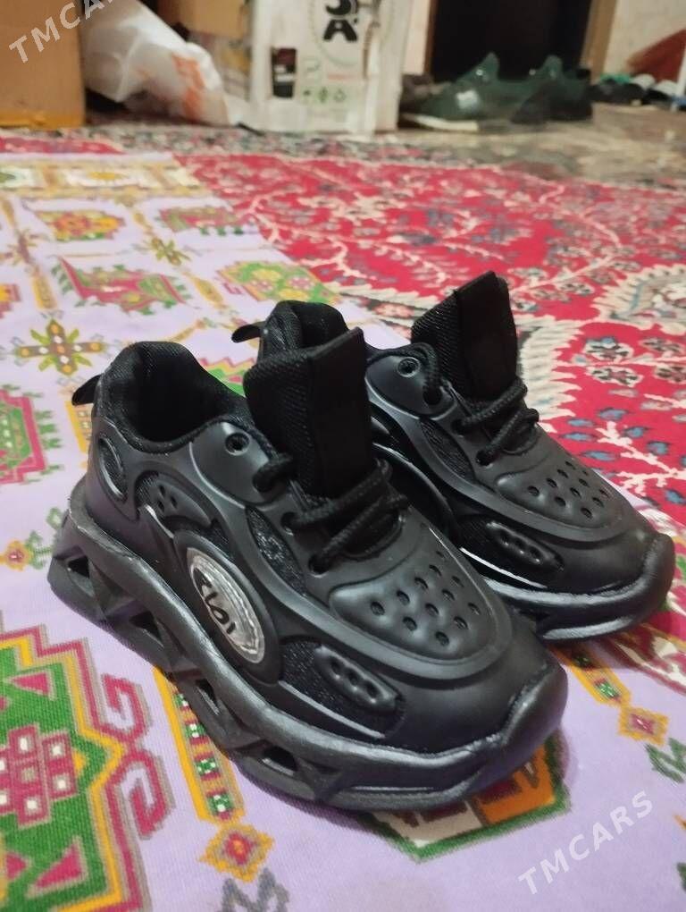 Кроссовки - Туркменбаши - img 3