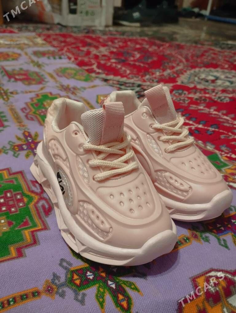 Кроссовки - Туркменбаши - img 4